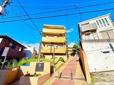 【凛】とした落ち着いたたたずまいのあなただけのお住まい。