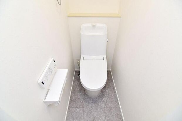 清潔感のあるシンプルで使いやすいトイレです。