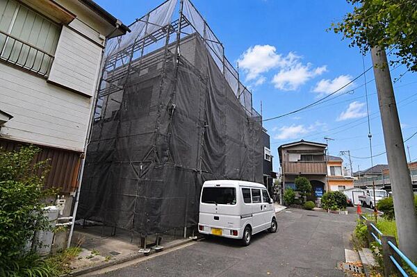 前面道路は車通りの少ない道です。小さなお子様も安心してお過ごしいただけます。