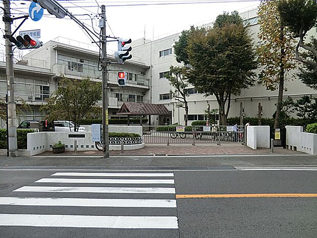 横浜市立北方小学校 950m