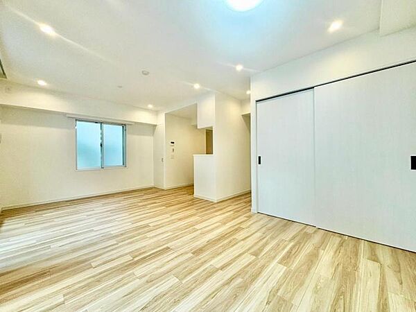リビングとつながるお部屋は、お友達が遊びに来た時にも使えますし、ちょっと疲れた時にお昼寝できるのも嬉しいですね。