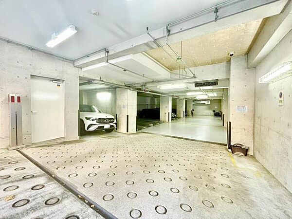 駐車場付きで、マイカー派の方にも安心です。