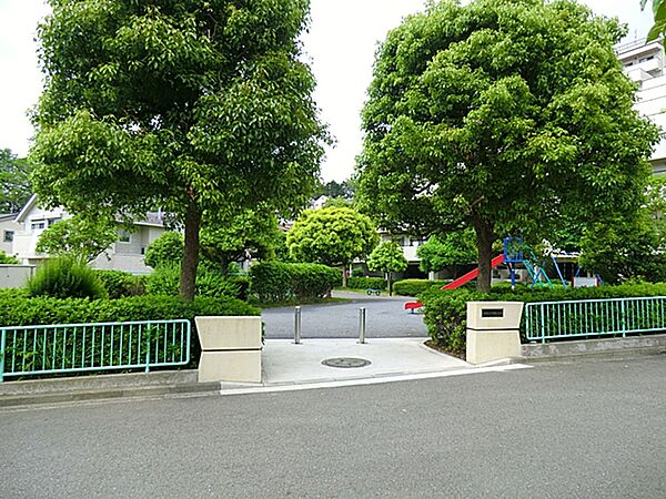 北寺尾三丁目第二公園　580m