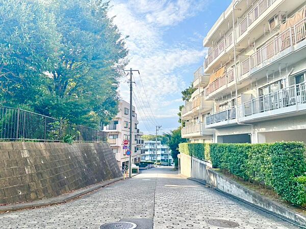 物件全体の雰囲気や立地条件がよくわかる写真です。