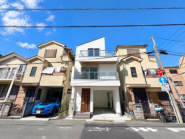 【凛】とした落ち着いたたたずまいのあなただけのお住まい。お友達などが遊びに来た時も自慢をしたくなる邸宅を創り出す外観デザインです。