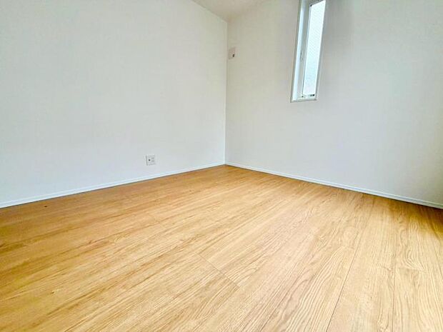 過ぎ行く時間をゆったりと感じることができる落ち着いたお部屋。リビングで楽しく過ごした後はプライベートな時間を満喫できます。静かな環境でリラックスタイムをスタートさせてください。