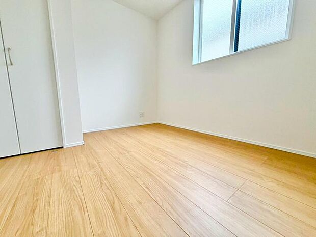 一日の疲れをいやしてくれる主寝室。時を忘れて過ごす場所として過ごせるお部屋。