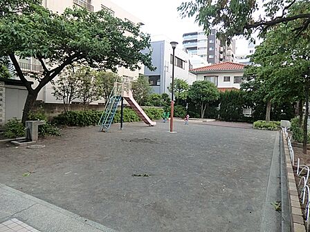 鶴見中央三丁目公園 270m