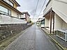 外観：前面道路含む現地写真