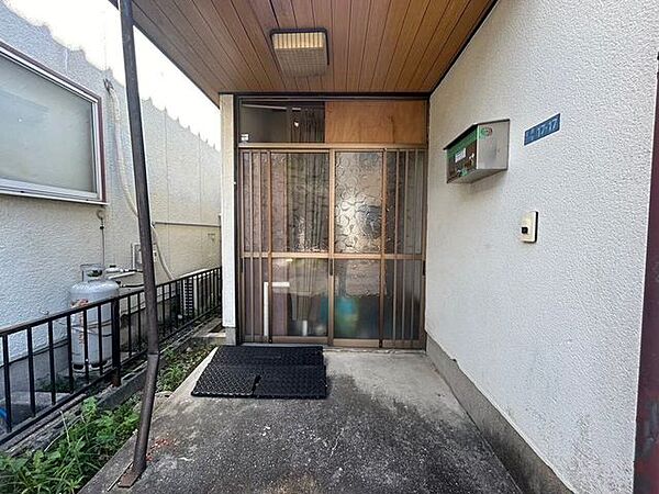 屋根があるので、お家を出た瞬間に雨に濡れることがありません。