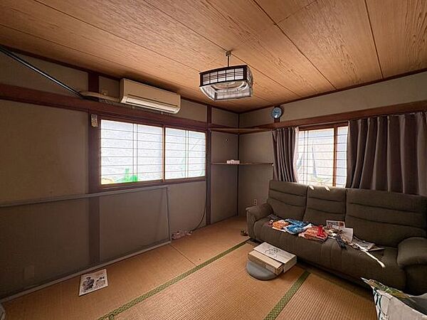 1階の和室。玄関入ってすぐ右手にあるので、客間としても利用できそうです♪