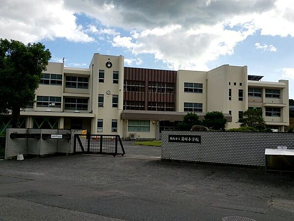 菊川小学校進んで学び、心豊かにたくましく生きる菊小っ子の育成～すてきな大人を育てる～ 1890m