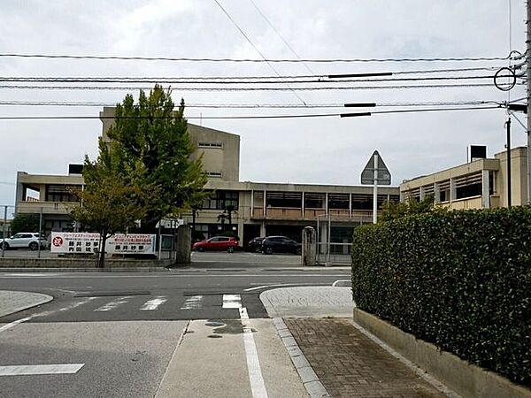 富田中学校「自主」「協力」「勤勉」『明るく、健康で、思いやりがあり、自ら考え努力する生徒の育成』をめざしています。 1510m