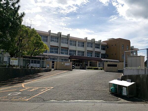 秋月小学校夢をもって　たくましく　生きぬく　秋月っ子 550m