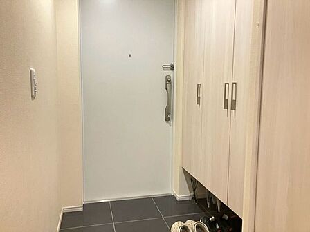 大容量のシューズボックス付き!家族みんなの靴をすっきり収納。