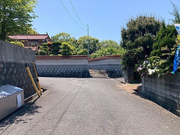 前道が広いので駐車時も困りません。