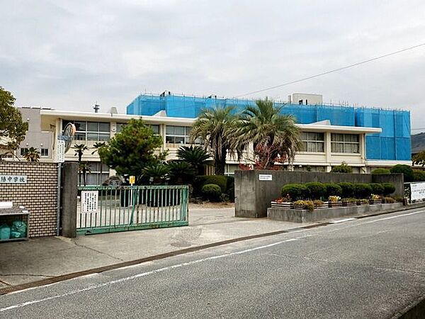 周陽中学校子どもたちの夢の実現を地域とともに～自ら気づき考動し、互いの違いを認め合う思いやりのある子～ 1330m