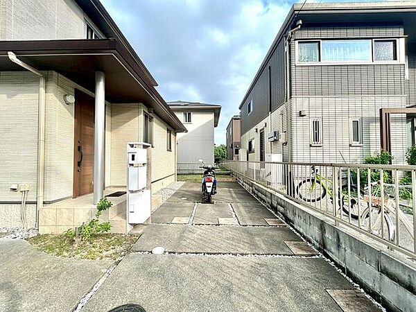 ゆったりとした駐車スペースです
