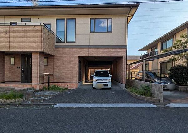 車の出し入れがしやすい平坦な前面道路に面しています！