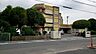 周辺：富田東小学校市内でも有数の大規模校で、県内ではめずらしい自由服の学校であり、「品と力と夢のある児童」の育成をめざして取り組んでいます。 980m