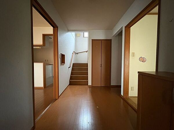 広々とした廊下ホール！開放感があり、各お部屋への移動もスムーズです！