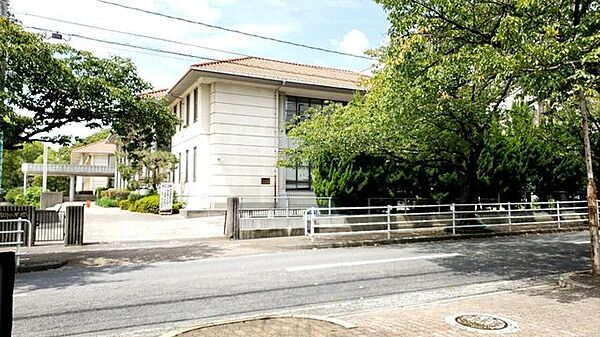 徳山小学校 610m