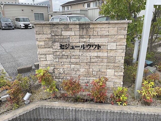 8 / 18