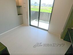 WOODSTOCK NEST 106 1階ワンルームのリビング/ダイニング