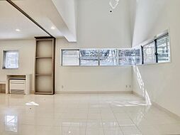 サワタカビル 5LDKのリビング/ダイニング