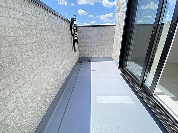 晴れた日には洗濯物はもちろん、お布団もしっかり干せますね。