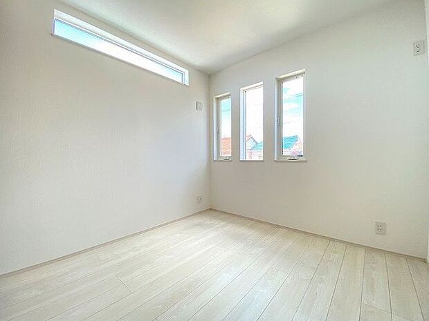 シンプルに作られた洋室は、自分好みのインテリアでコーディネイトし癒しの空間作りに最適です♪