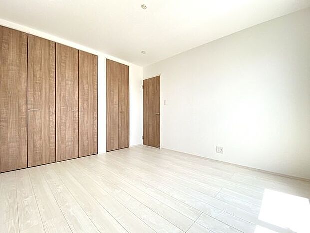 大容量収納も完備の洋室です!すっきり片付けられますね♪