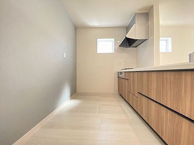 ゆとりのサイズを確保し、ひとりだけでなくお子様や旦那様と一緒にキッチンに立つのに快適なスペース♪