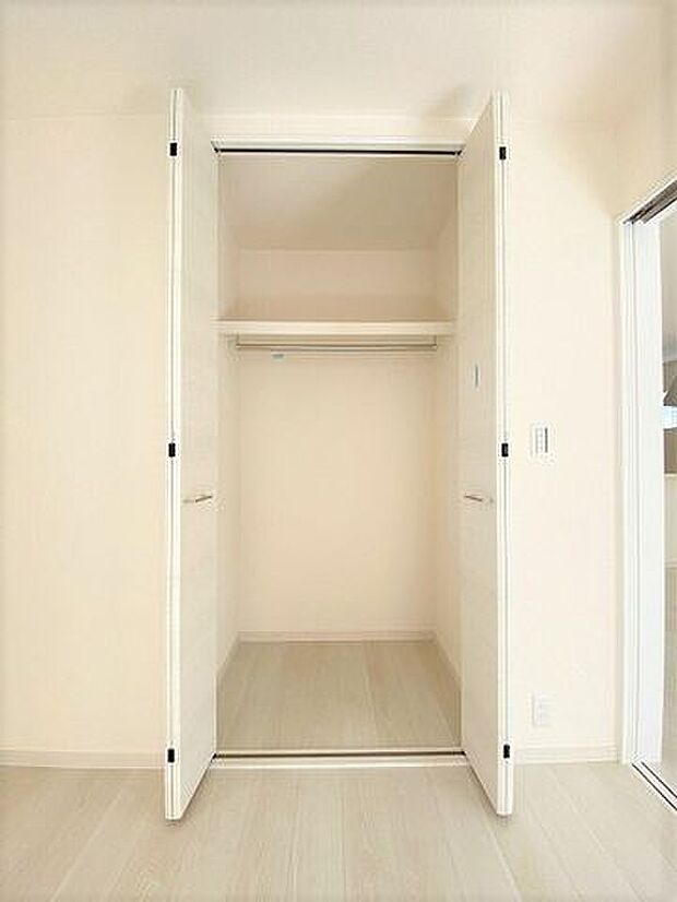 1階にある収納は来客用の座布団やお昼寝用のお布団、リビングで使うものなどが収納でき大変重宝！