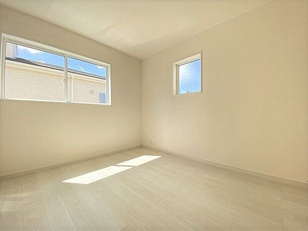 シンプルに作られた洋室は、自分好みのインテリアでコーディネイトし癒しの空間作りに最適です♪