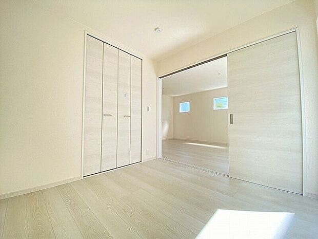 階段の上り下りの負担のない1階の洋室は、幅広い世代に優しいお部屋です。