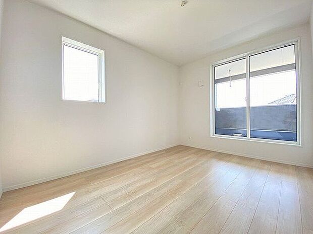 シンプルに作られた洋室は、自分好みのインテリアでコーディネイトし癒しの空間作りに最適です♪