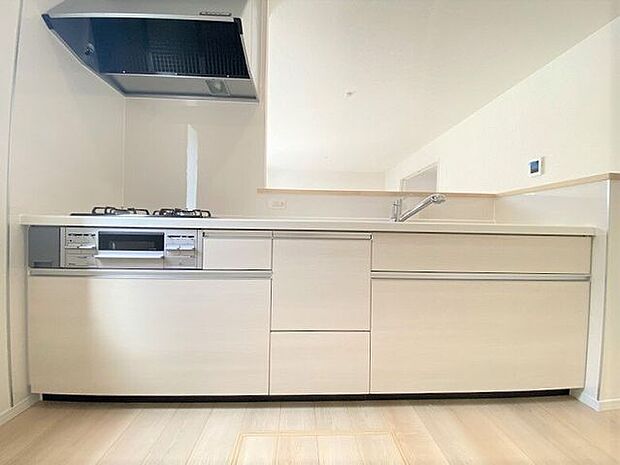 ゆとりのサイズを確保し、ひとりだけでなくお子様や旦那様と一緒にキッチンに立つのに快適なスペース♪