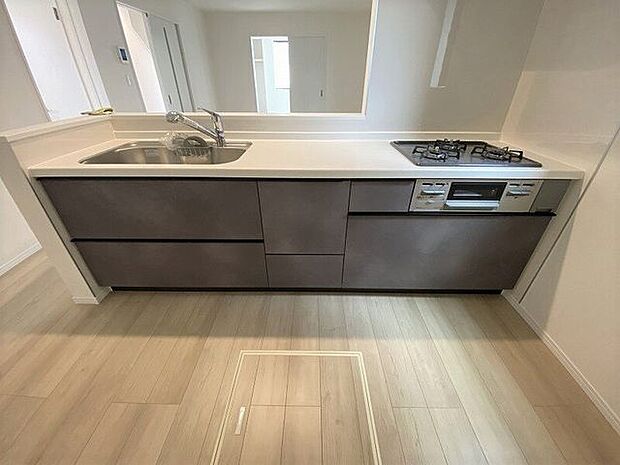 大きな鍋も楽に洗える大きなシンク♪余裕のある広いワークトップ♪大容量収納スペース♪調理の負担を軽減するキッチン!