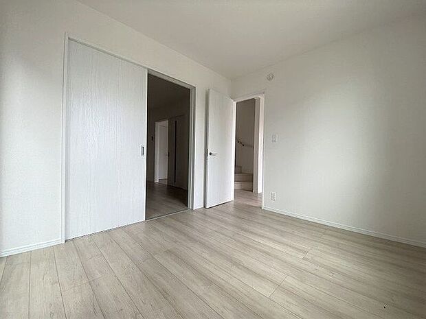 階段の上り下りの負担のない1階の洋室は、幅広い世代に優しいお部屋です。