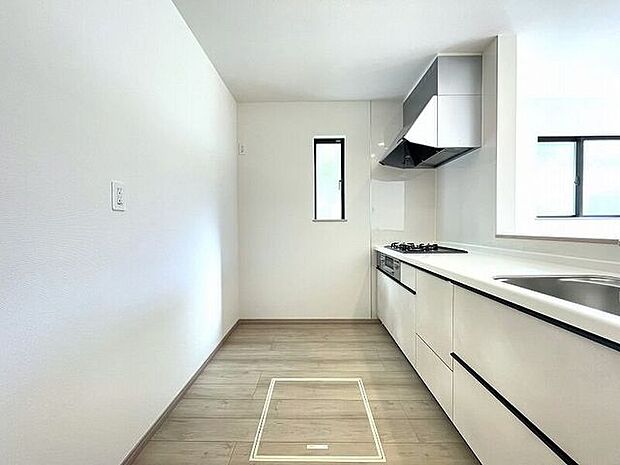 ゆとりのサイズを確保し、ひとりだけでなくお子様や旦那様と一緒にキッチンに立つのに快適なスペース♪