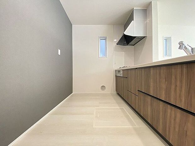 ゆとりのサイズを確保し、ひとりだけでなくお子様や旦那様と一緒にキッチンに立つのに快適なスペース♪