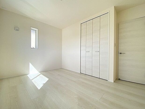 大容量収納も完備の洋室です！すっきり片付けられますね♪