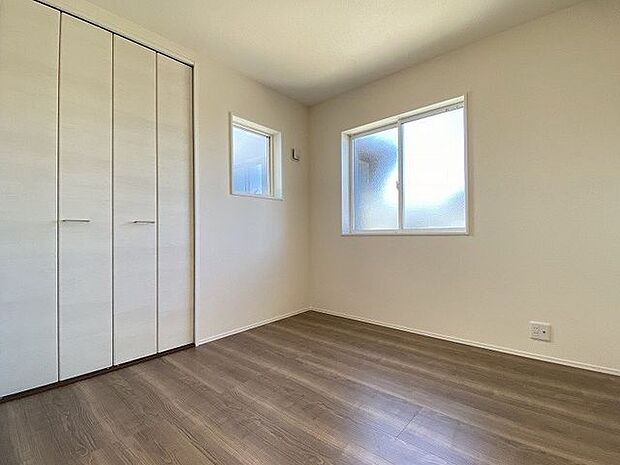 階段の上り下りの負担のない1階の洋室は、幅広い世代に優しいお部屋です。