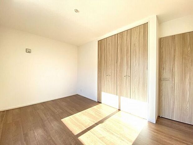 大容量収納も完備の洋室です!すっきり片付けられますね♪