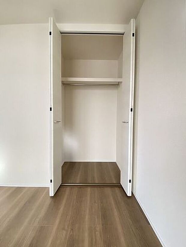 1階にある収納は来客用の座布団やお昼寝用のお布団、リビングで使うものなどが収納でき大変重宝！