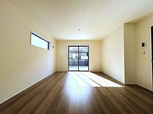 開放感あふれる空間の中、ご家族とコミュニケーションを取りながら楽しくキッチンで家事をこなせます。