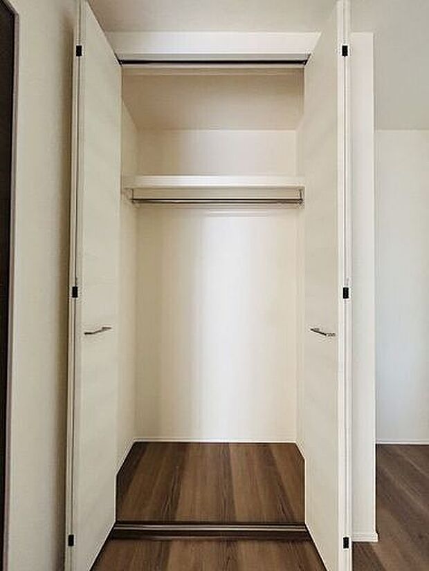 1階にある収納は来客用の座布団やお昼寝用のお布団、リビングで使うものなどが収納でき大変重宝！