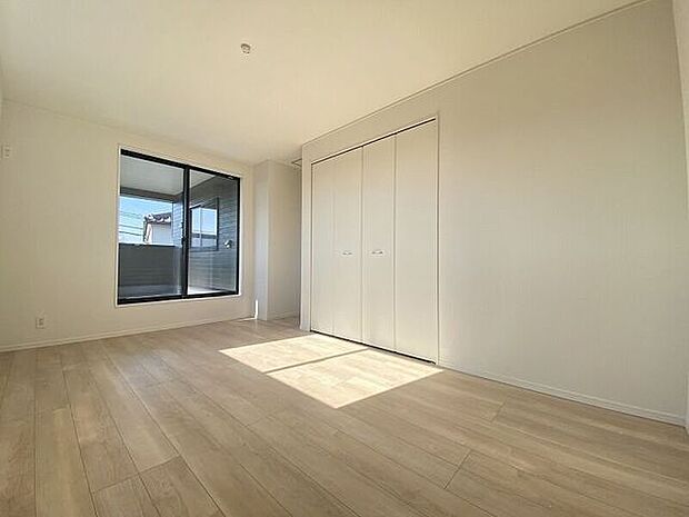 大きな窓によりお部屋をさらに広く・明るく・開放的に感じられます!