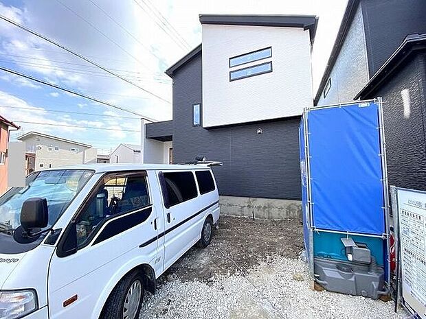 完成前の物件に限り、カラー選択やオプション工事 などのサービス特典が受けられる場合がございます。詳しくお知りになりたい方はお気軽にお問合せください。